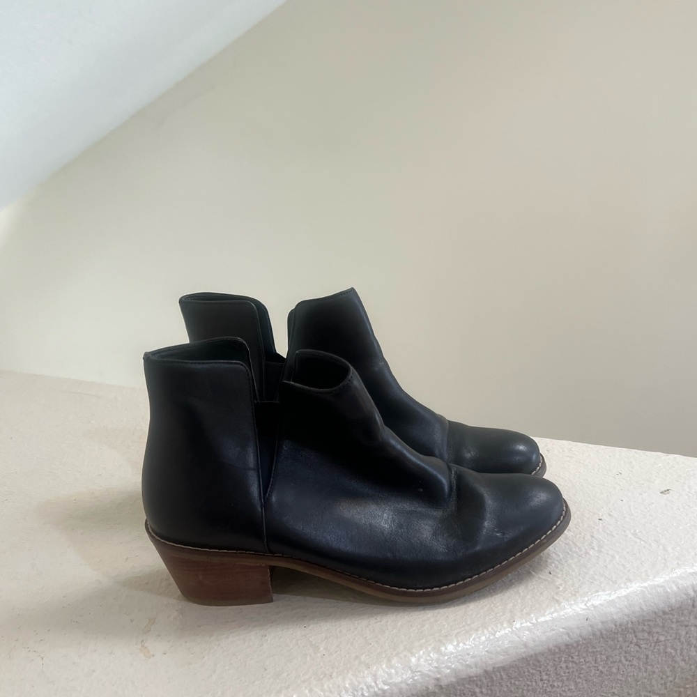Cole Haan Signature Black Leather Ankle Cut-Out Ankle Boot Booties sz 8